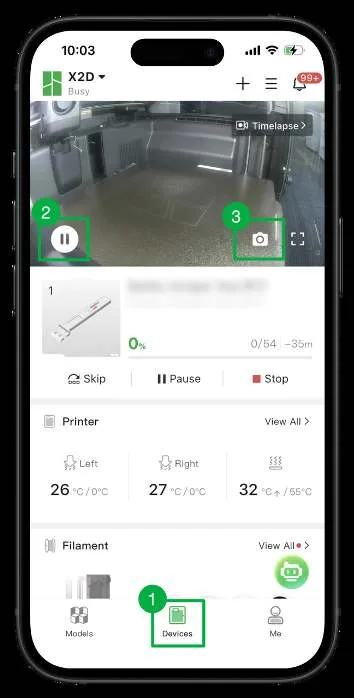 Попередній перегляд камери в Bambu Handy на телефоні з пронумерованими елементами керування для Devices, паузи та зйомки фото