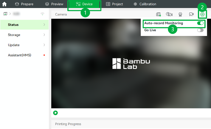 Вид камеры на странице «Устройство» в Bambu Studio с выделенным переключателем «Автозапись мониторинга»